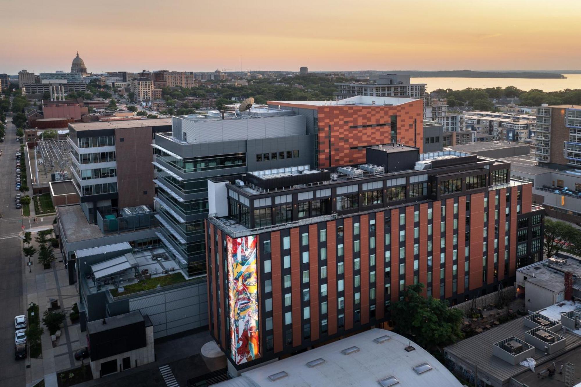 Moxy Madison Downtown Hotel Exterior photo