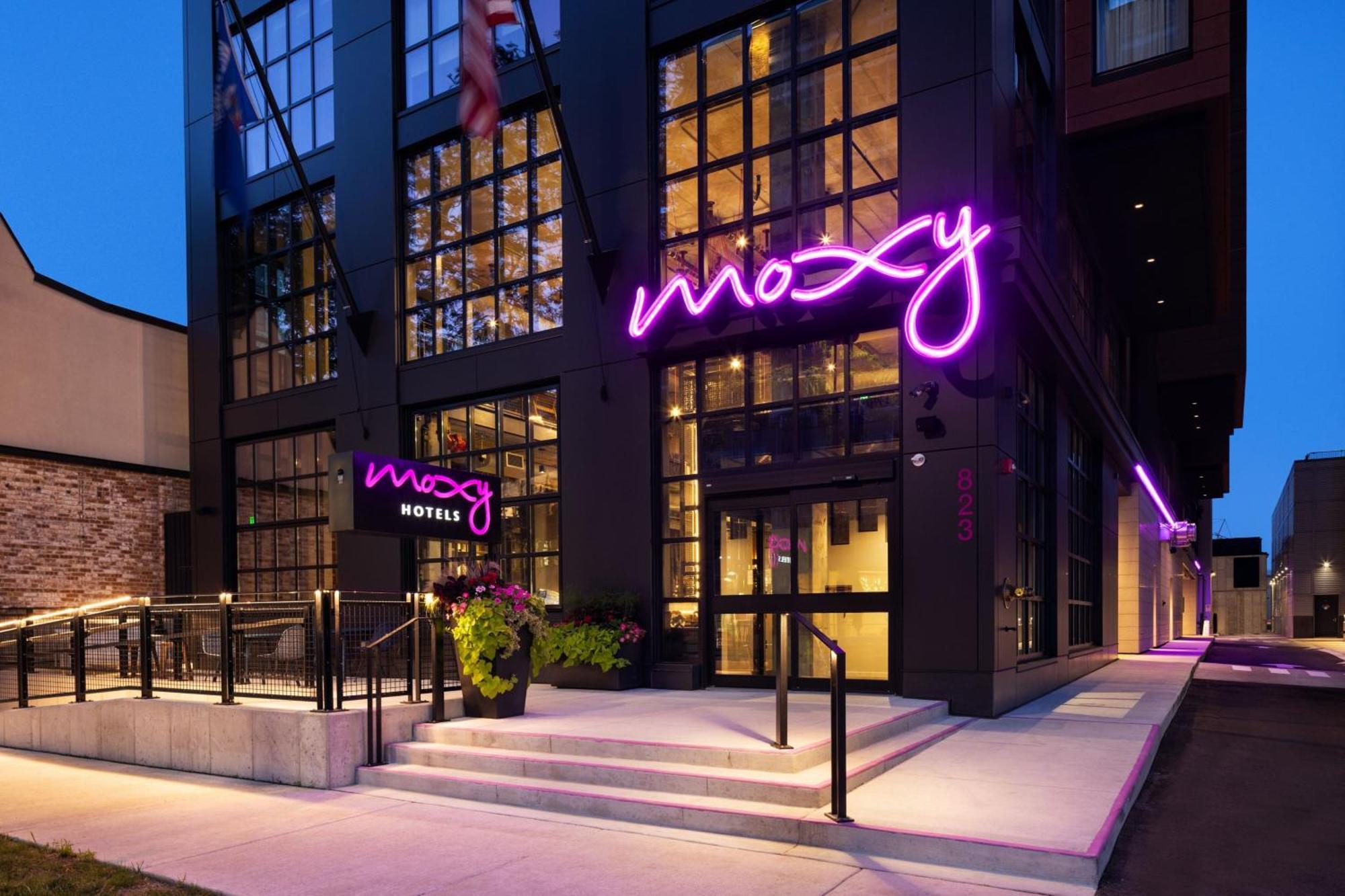 Moxy Madison Downtown Hotel Exterior photo