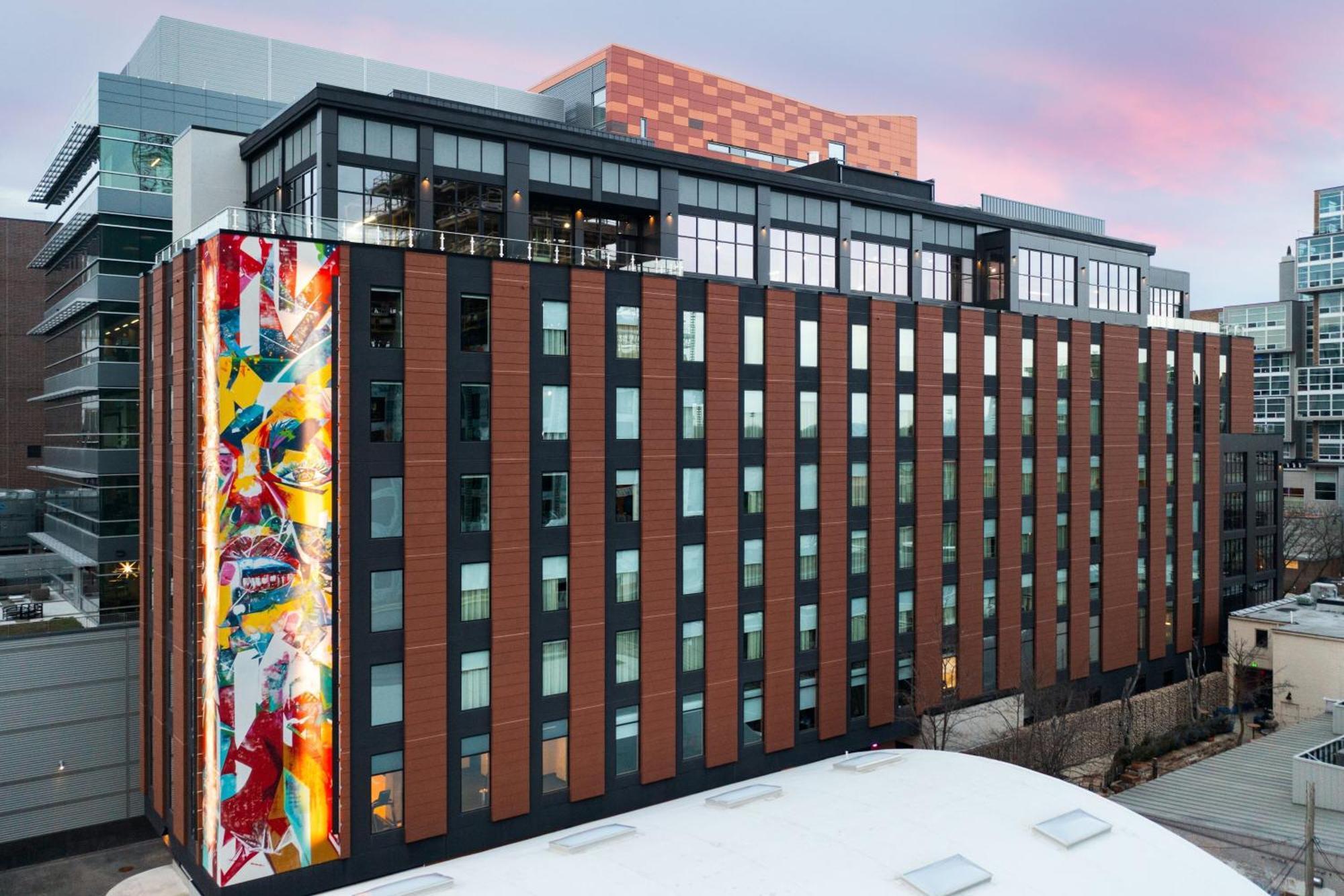 Moxy Madison Downtown Hotel Exterior photo